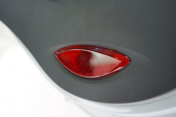 ����ɷ�EV200 ���ʰ� 3.79�׵��Ŵ��綯����΢�� �д��º�70.49kWhͼƬ