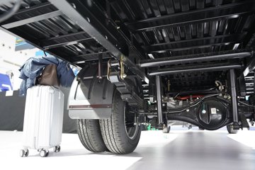 ����ɷ�EV200 ���ʰ� 3.79�׵��Ŵ��綯����΢�� �д��º�70.49kWhͼƬ