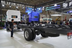 东风柳汽乘龙H5 4X2 气刹 9.7米排半纯电动厢式载货车 宁德时代246.67kWh