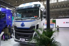 东风柳汽乘龙H5 4X2 气刹 9.7米排半纯电动厢式载货车 宁德时代246.67kWh