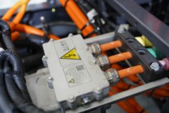 东风柳汽乘龙H5 4X2 气刹 9.7米排半纯电动厢式载货车 宁德时代246.67kWh