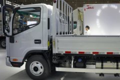 江淮骏铃A7 2.5L柴油 171马力 法士特8档 4.18米单排栏板轻卡