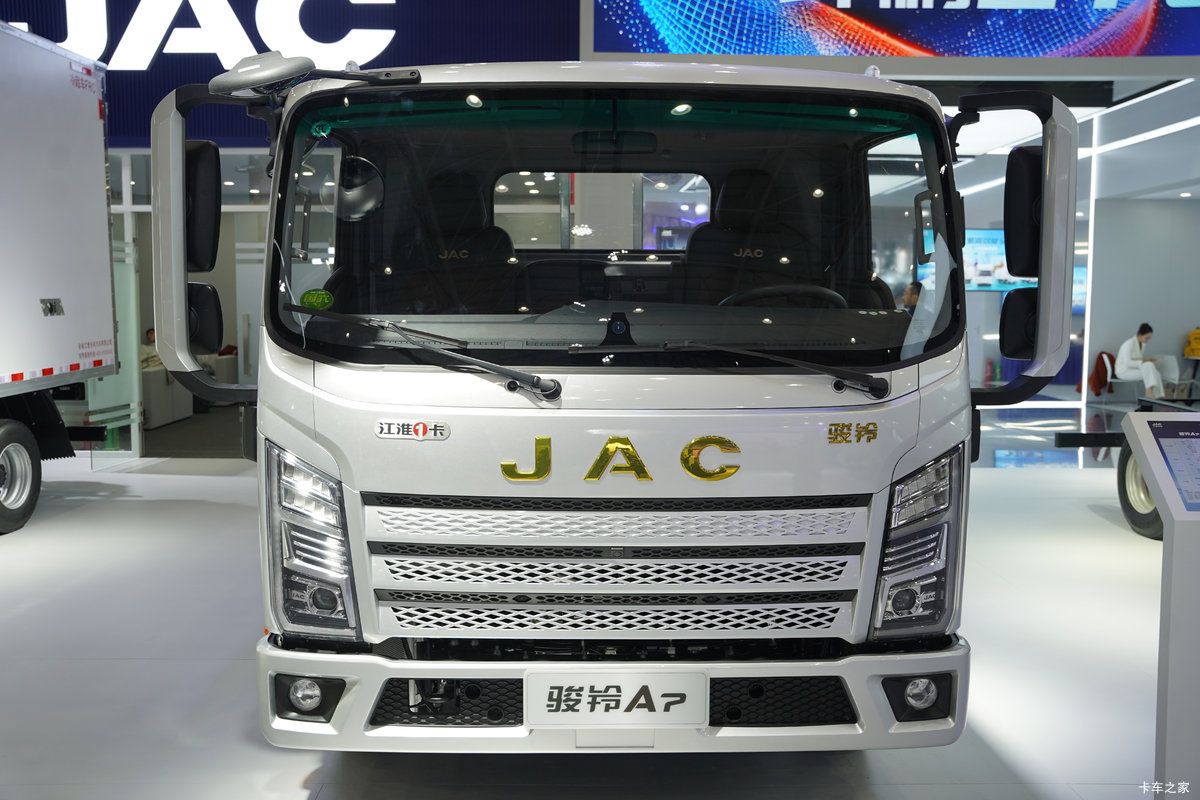 江淮骏铃A7 2.5L柴油 170马力 法士特8档 气刹 3.85米排半栏板轻卡