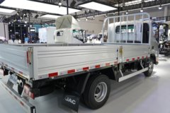 江淮骏铃A7 2.5L柴油 171马力 法士特8档 4.18米单排栏板轻卡