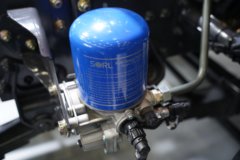 东风柳汽乘龙H5 8X4 7.6米排半纯电动自卸车 宁德时代600.92kWh