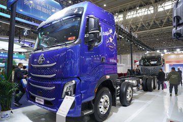 500马力 8X4 法士特12档 9.47米栏板载货车