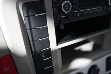 ����Ǭ��K6 180���� 2.5L���� 4X2 ��ʿ��6�� ���� 4.1����س�ͼƬ
