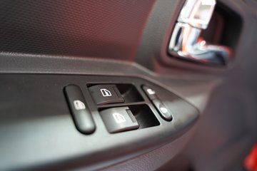 ����Ǭ��K6 180���� 2.5L���� 4X2 ��ʿ��6�� ���� 4.1����س�ͼƬ