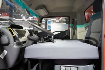 ����Ǭ��K6 180���� 2.5L���� 4X2 ��ʿ��6�� ���� 4.1����س�ͼƬ