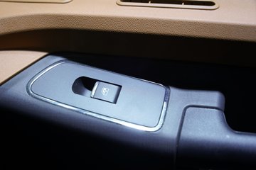 ��������G6000C �������� 12.5L���� 600���� 6X4 ��ʿ��16�� AMT�Զ��� ǣ����ͼƬ