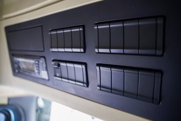 ��������G6000C �������� 12.5L���� 600���� 6X4 ��ʿ��16�� AMT�Զ��� ǣ����ͼƬ