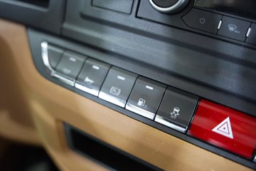 ��������G6000C �������� 12.5L���� 600���� 6X4 ��ʿ��16�� AMT�Զ��� ǣ����ͼƬ