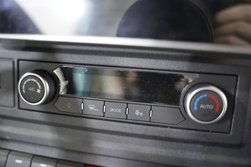 ��������G6000C �������� 12.5L���� 600���� 6X4 ��ʿ��16�� AMT�Զ��� ǣ����ͼƬ