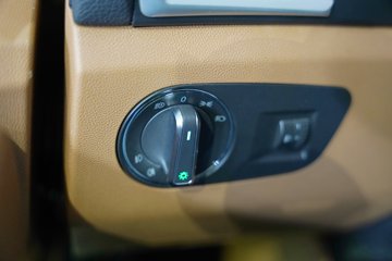 ��������G6000C �������� 12.5L���� 600���� 6X4 ��ʿ��16�� AMT�Զ��� ǣ����ͼƬ