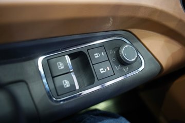 ��������G6000C �������� 12.5L���� 600���� 6X4 ��ʿ��16�� AMT�Զ��� ǣ����ͼƬ