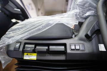 ��������G6000C �������� 12.5L���� 600���� 6X4 ��ʿ��16�� AMT�Զ��� ǣ����ͼƬ