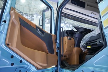 ��������G6000C �������� 12.5L���� 600���� 6X4 ��ʿ��16�� AMT�Զ��� ǣ����ͼƬ