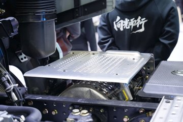 ��������G6000C �������� 12.5L���� 600���� 6X4 ��ʿ��16�� AMT�Զ��� ǣ����ͼƬ