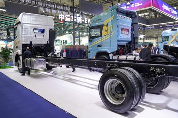 ��������M5000C ݼӢ�� 4.5L���� 280���� 4X2 ��ʿ��8�� ��ʽ�ػ���ͼƬ