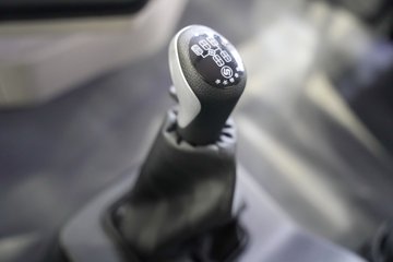 ��������M5000C ݼӢ�� 4.5L���� 280���� 4X2 ��ʿ��8�� ��ʽ�ػ���ͼƬ