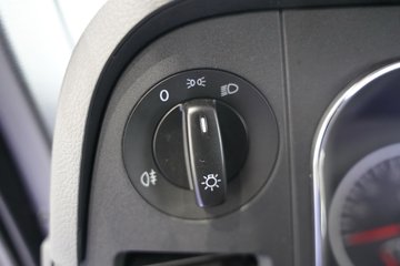 ��������M5000C ݼӢ�� 4.5L���� 280���� 4X2 ��ʿ��8�� ��ʽ�ػ���ͼƬ