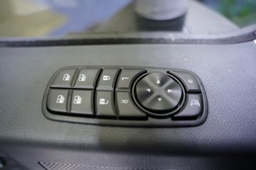 ��������M5000C ݼӢ�� 4.5L���� 280���� 4X2 ��ʿ��8�� ��ʽ�ػ���ͼƬ