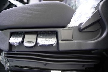 ��������M5000C ݼӢ�� 4.5L���� 280���� 4X2 ��ʿ��8�� ��ʽ�ػ���ͼƬ