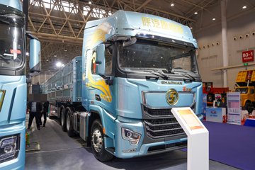 陕汽康明斯 龙骁H 12.5L柴油 600马力 6X4 法士特16档 AMT自动档 牵引车