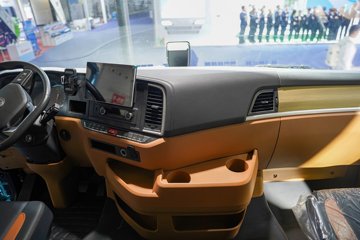 ��������˹ ����H 12.5L���� 600���� 6X4 ��ʿ��16�� AMT�Զ��� ǣ����ͼƬ