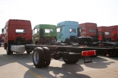 青岛解放JH6 6.4L柴油 300马力 4X2 一汽解放10档 9.6米排半厢式载货车