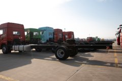 青岛解放JH6 6.4L柴油 300马力 4X2 一汽解放10档 9.6米排半厢式载货车