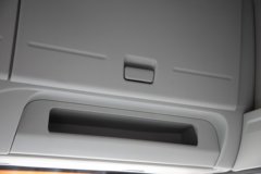 青岛解放JH6 6.4L柴油 300马力 4X2 一汽解放10档 9.6米排半厢式载货车