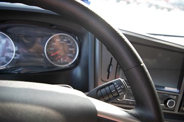 �ൺ���JH6 6.4L���� 300���� 4X2 һ�����10�� 9.6���Ű���ʽ�ػ���ͼƬ