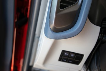 �ൺ���JH6 6.4L���� 300���� 4X2 һ�����10�� 9.6���Ű���ʽ�ػ���ͼƬ