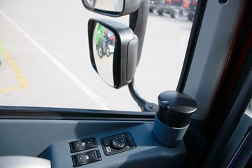 �ൺ���JH6 6.4L���� 300���� 4X2 һ�����10�� 9.6���Ű���ʽ�ػ���ͼƬ