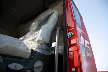 �ൺ���JH6 6.4L���� 300���� 4X2 һ�����10�� 9.6���Ű���ʽ�ػ���ͼƬ