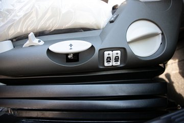 �ൺ���JH6 6.4L���� 300���� 4X2 һ�����10�� 9.6���Ű���ʽ�ػ���ͼƬ