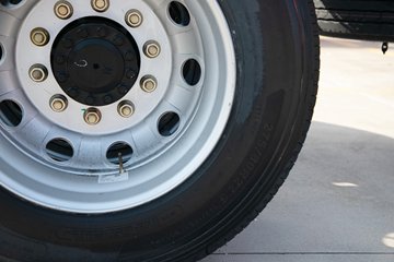 �ൺ���JH6 6.4L���� 300���� 4X2 һ�����10�� 9.6���Ű���ʽ�ػ���ͼƬ