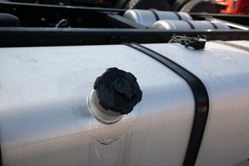 �ൺ���JH6 6.4L���� 300���� 4X2 һ�����10�� 9.6���Ű���ʽ�ػ���ͼƬ