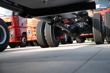 �ൺ���JH6 6.4L���� 300���� 4X2 һ�����10�� 9.6���Ű���ʽ�ػ���ͼƬ