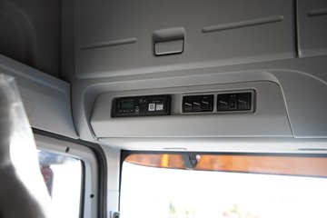 �ൺ���JH6 7.8L���� 380���� 4X2 ��ʿ��10�� 6.75���Ű��դʽ�ػ���ͼƬ