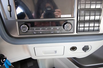 �ൺ���JH6 7.8L���� 380���� 4X2 ��ʿ��10�� 6.75���Ű��դʽ�ػ���ͼƬ