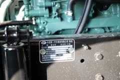 青岛解放JH6 7.8L柴油 380马力 4X2 法士特10档 6.75米排半仓栅式载货车 青岛解放JH6 7.8L柴油 380马力 4X2 法士特10档 6.75米排半仓栅式载货车