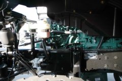 青岛解放JH6 7.8L柴油 380马力 4X2 法士特10档 6.75米排半仓栅式载货车 青岛解放JH6 7.8L柴油 380马力 4X2 法士特10档 6.75米排半仓栅式载货车