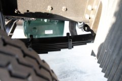 青岛解放JH6 7.8L柴油 380马力 4X2 法士特10档 6.75米排半仓栅式载货车 青岛解放JH6 7.8L柴油 380马力 4X2 法士特10档 6.75米排半仓栅式载货车