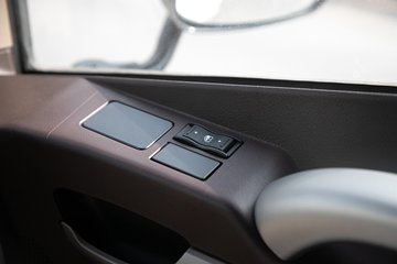 �ൺ��� JH6�ؿ� �캽��2.0 430���� 6X4 CNG Σ��Ʒǣ����(����)ͼƬ