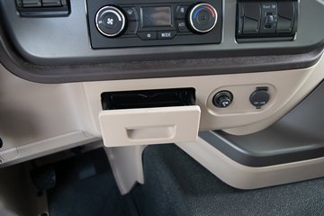 �ൺ��� JH6�ؿ� �캽��2.0 430���� 6X4 CNG Σ��Ʒǣ����(����)ͼƬ