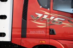 青岛解放JH6 12.5L CNG 480马力 6X4 法士特12档 牵引车