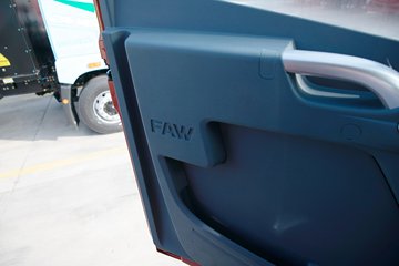 �ൺ���JH6 12.5L CNG 480���� 6X4 ��ʿ��12�� ǣ����ͼƬ