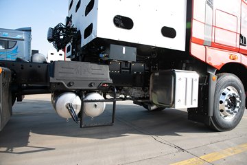 �ൺ���JH6 12.5L CNG 480���� 6X4 ��ʿ��12�� ǣ����ͼƬ